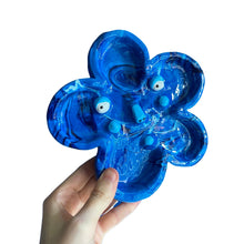 Load image into Gallery viewer, Blue Flower Dish