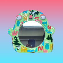Load image into Gallery viewer, Abstract Design Stand-Up Mirror in Green