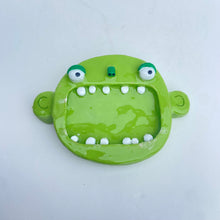 Load image into Gallery viewer, &#39;Green Face&#39; Ponky Soap Dish
