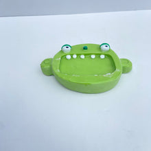 Load image into Gallery viewer, &#39;Green Face&#39; Ponky Soap Dish
